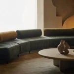 Luxury hotels quietly ditched sofa cushions in 2025—now everyone’s copying their bold alternative