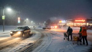 Businesses Defy Heavy Snow Warning While Authorities Beg Drivers to Stay Off Roads Tonight